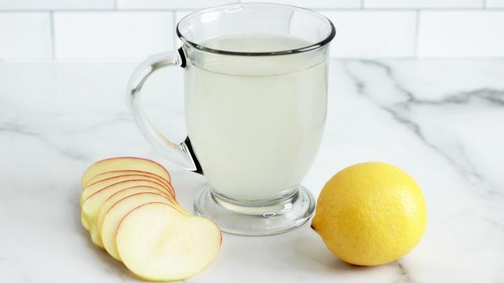 Suam air lemon Air dengan
